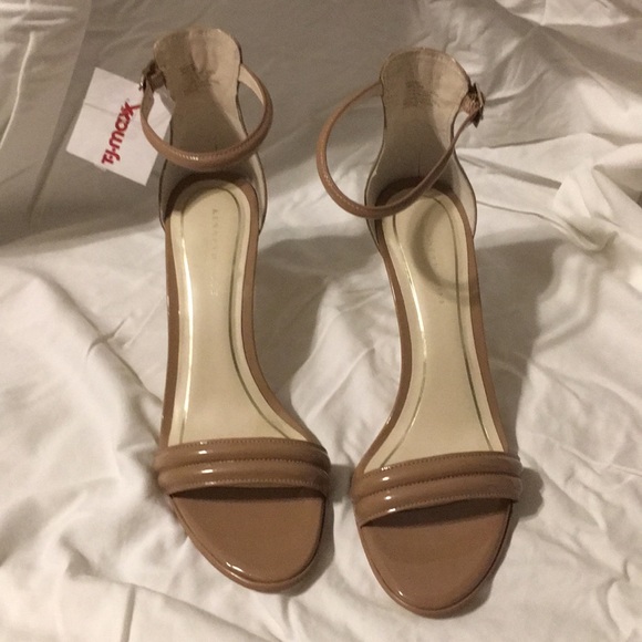 Kenneth Cole Shoes - New gorgeous Kenneth Cole NY strappy sandals.